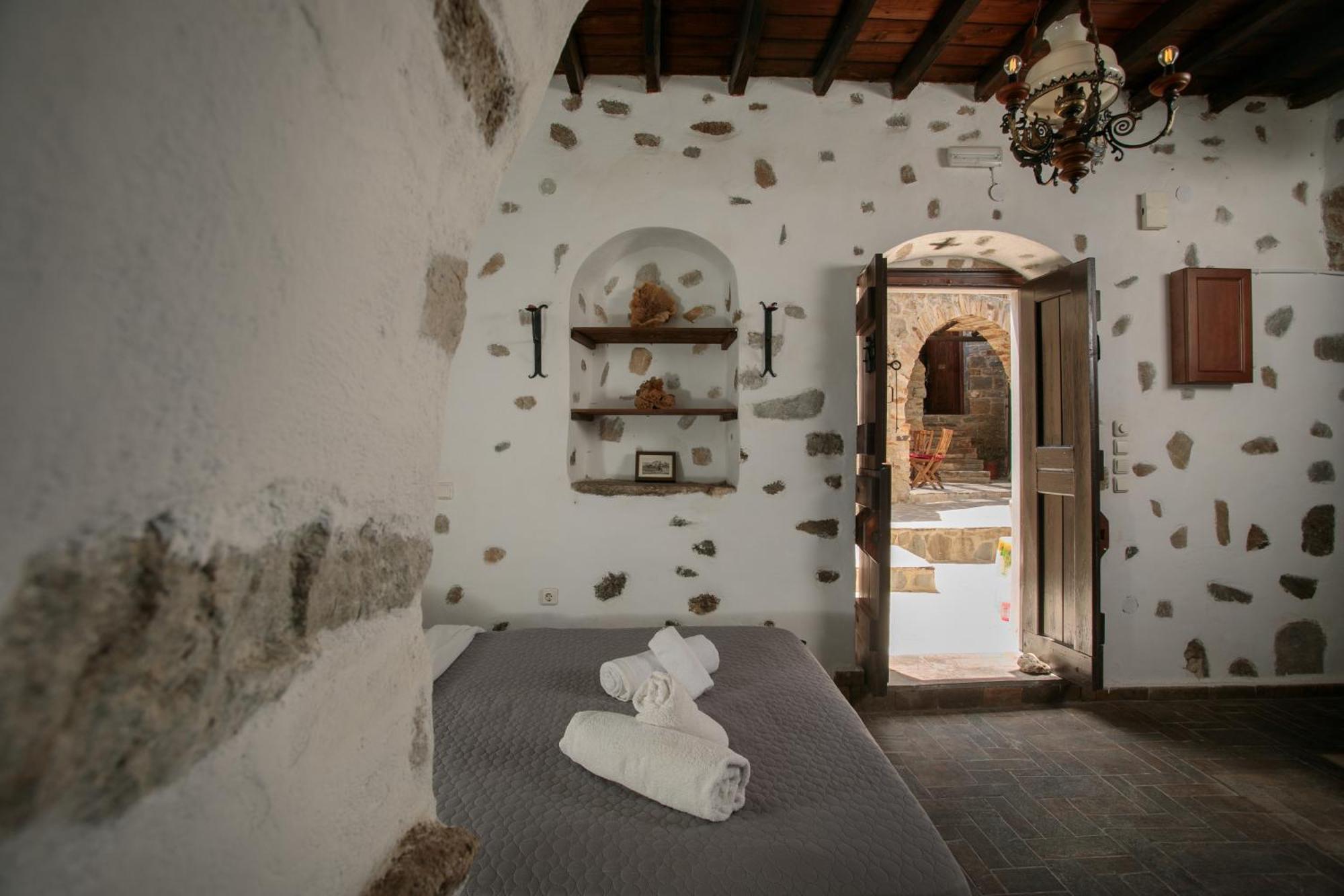 Themed House "Castle Halaros" View 17Th Century Villa Glinado Naxos Exteriör bild