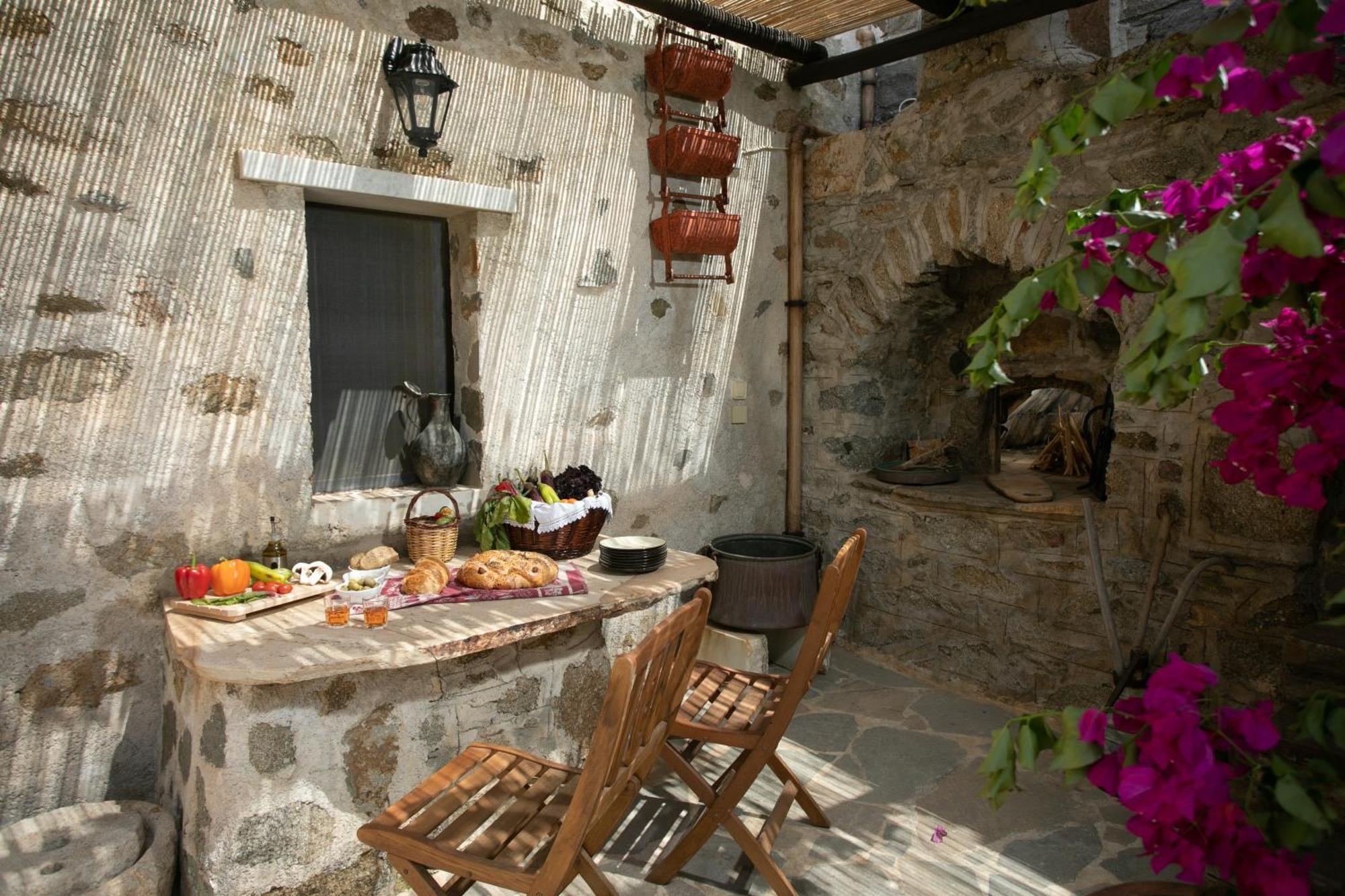 Themed House "Castle Halaros" View 17Th Century Villa Glinado Naxos Exteriör bild